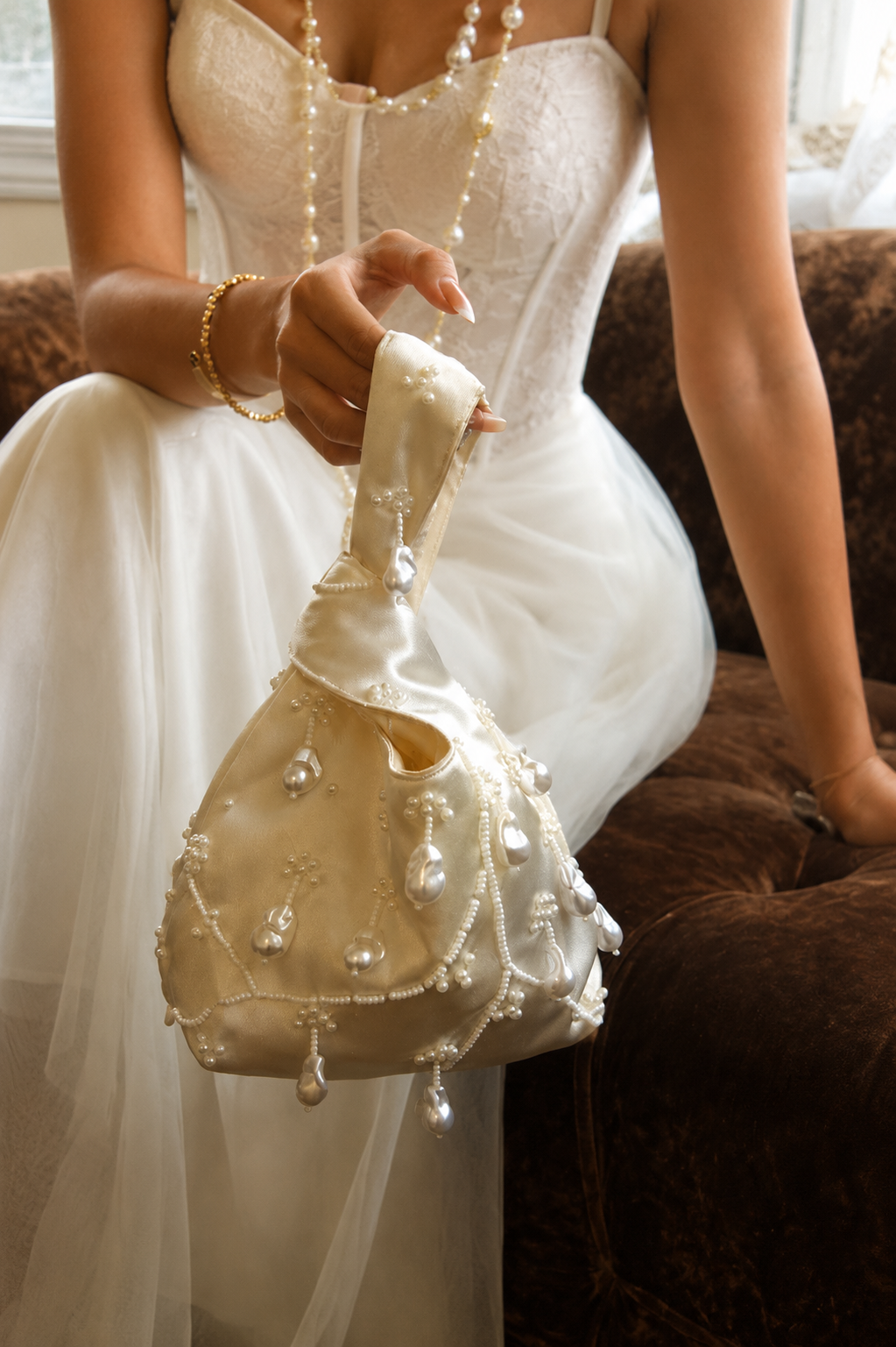 Perletta Noeud Handbag in Embellished Satin