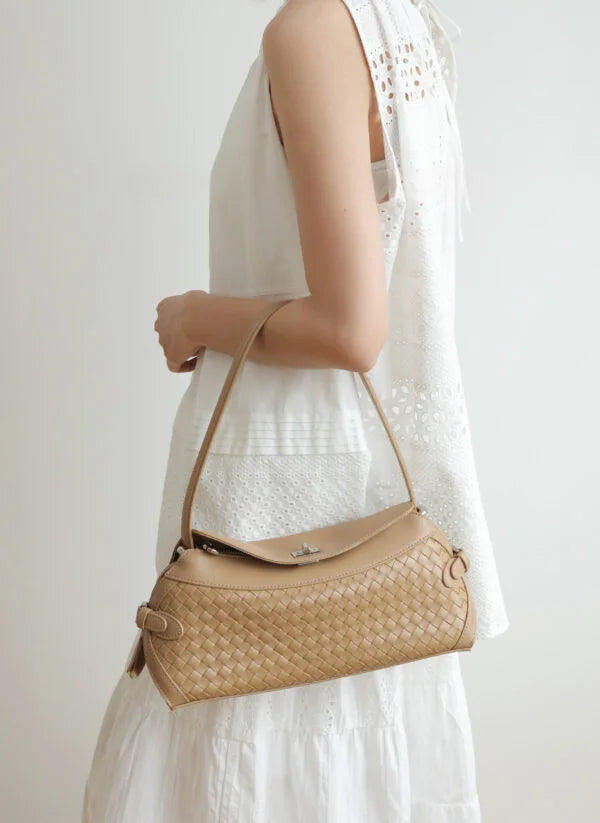 Linea Intrecciata bag in pure leather
