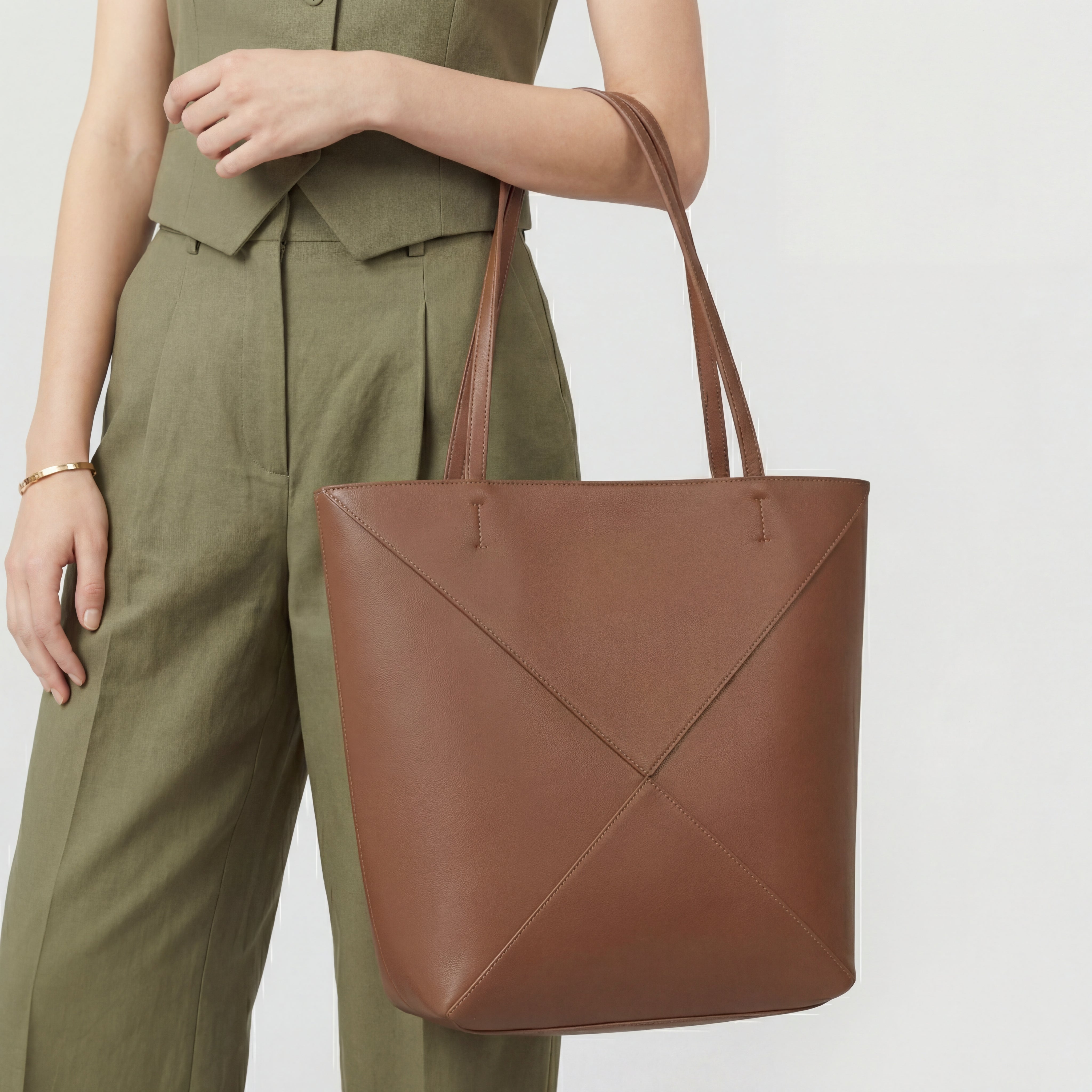 The EDA Tote Bag in Pure Leather