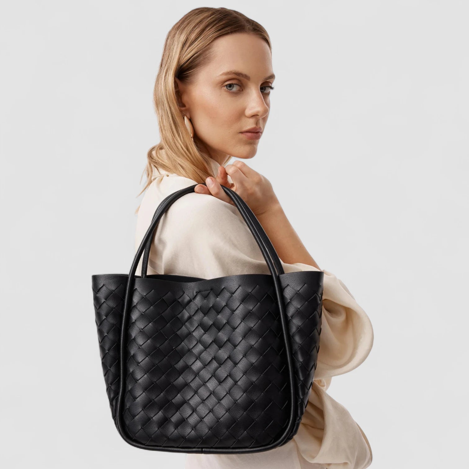 Le Petite Shopper Bag in Pure Leather