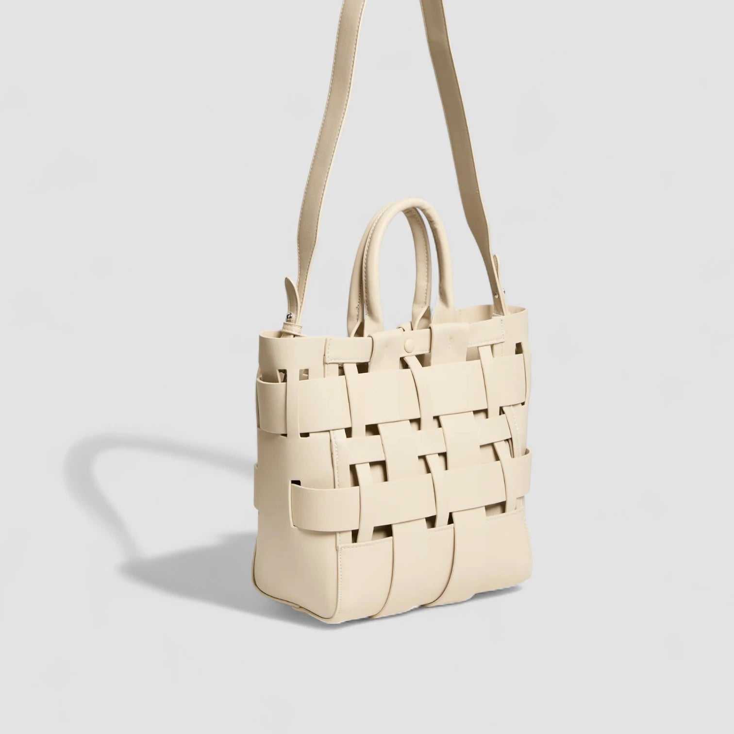 Yiva Weave Handbag in Vegan Leather