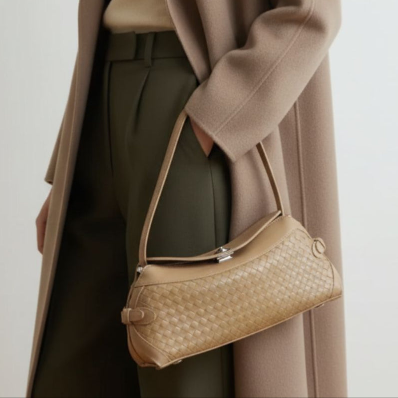 Linea Intrecciata bag in pure leather
