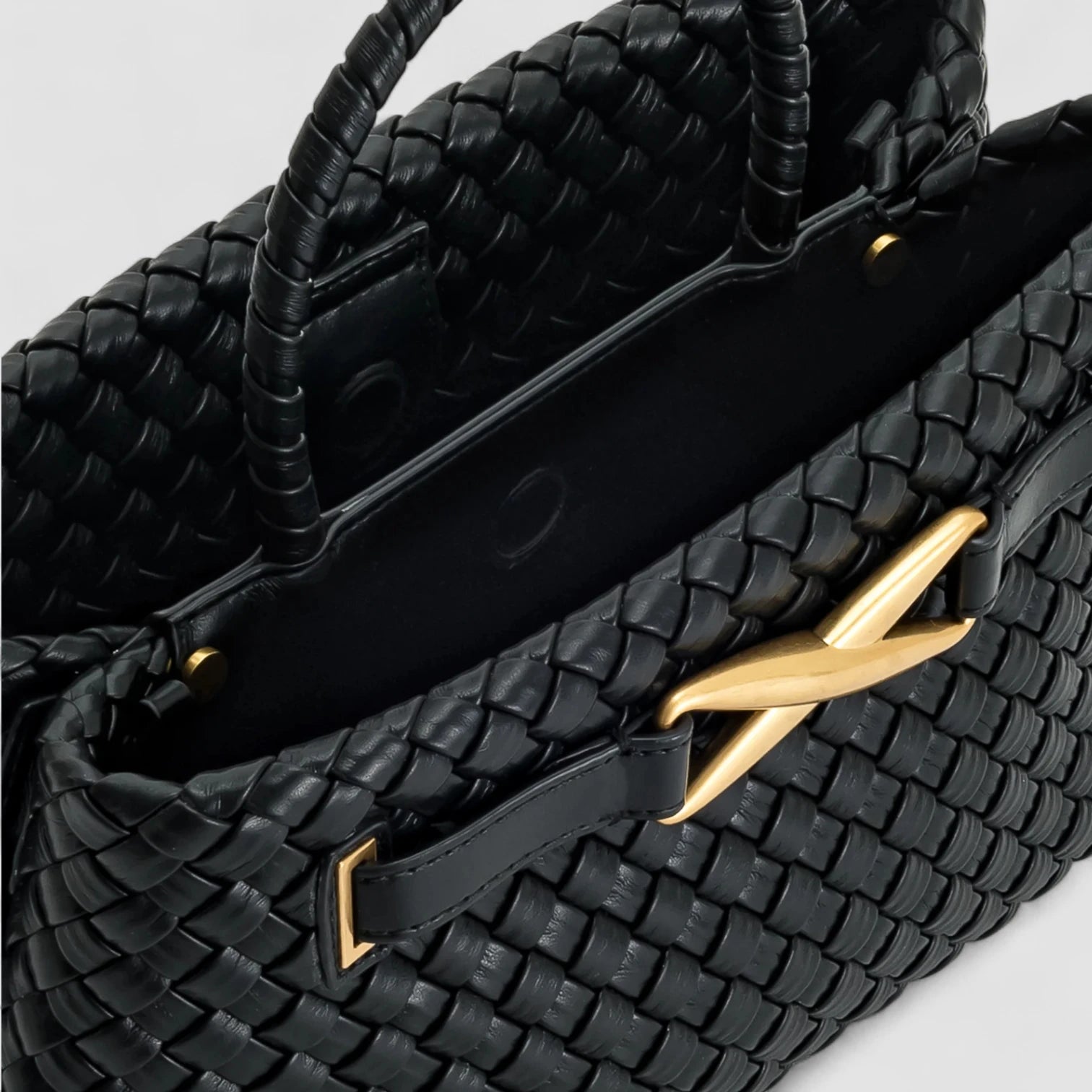 Velora Handbag in Vegan Leather