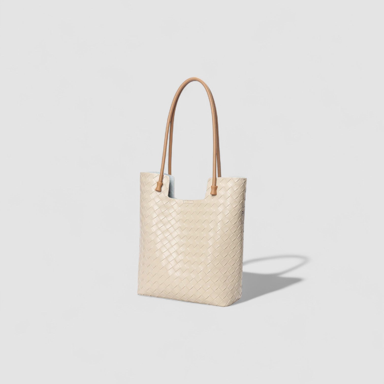 The Elowen Tote  in Pure Leather