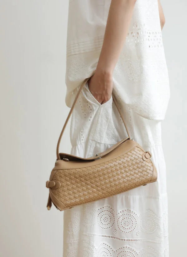 Linea Intrecciata bag in pure leather