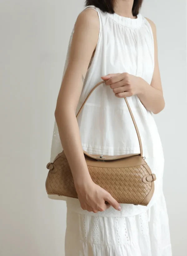 Linea Intrecciata bag in pure leather
