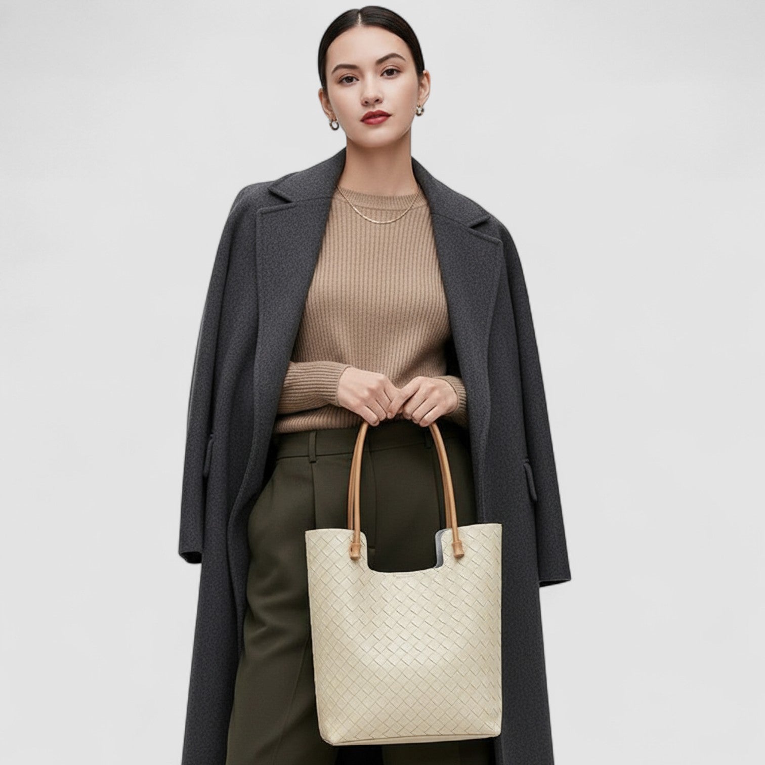 The Elowen Tote  in Pure Leather