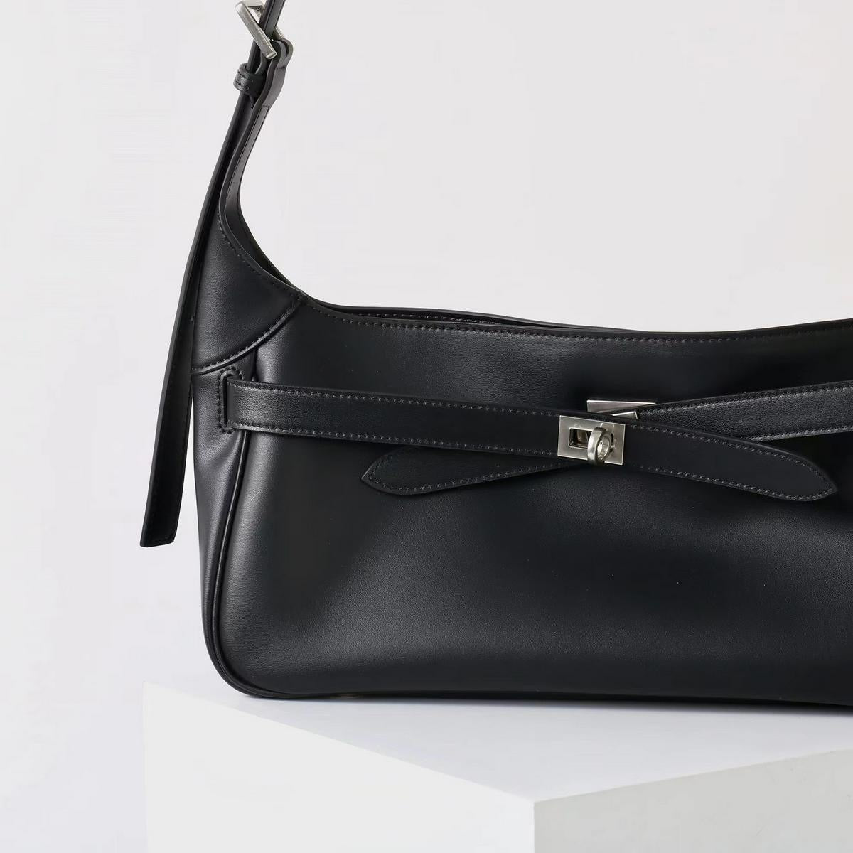 The Solenne Shoulder Bag in Pure Leather
