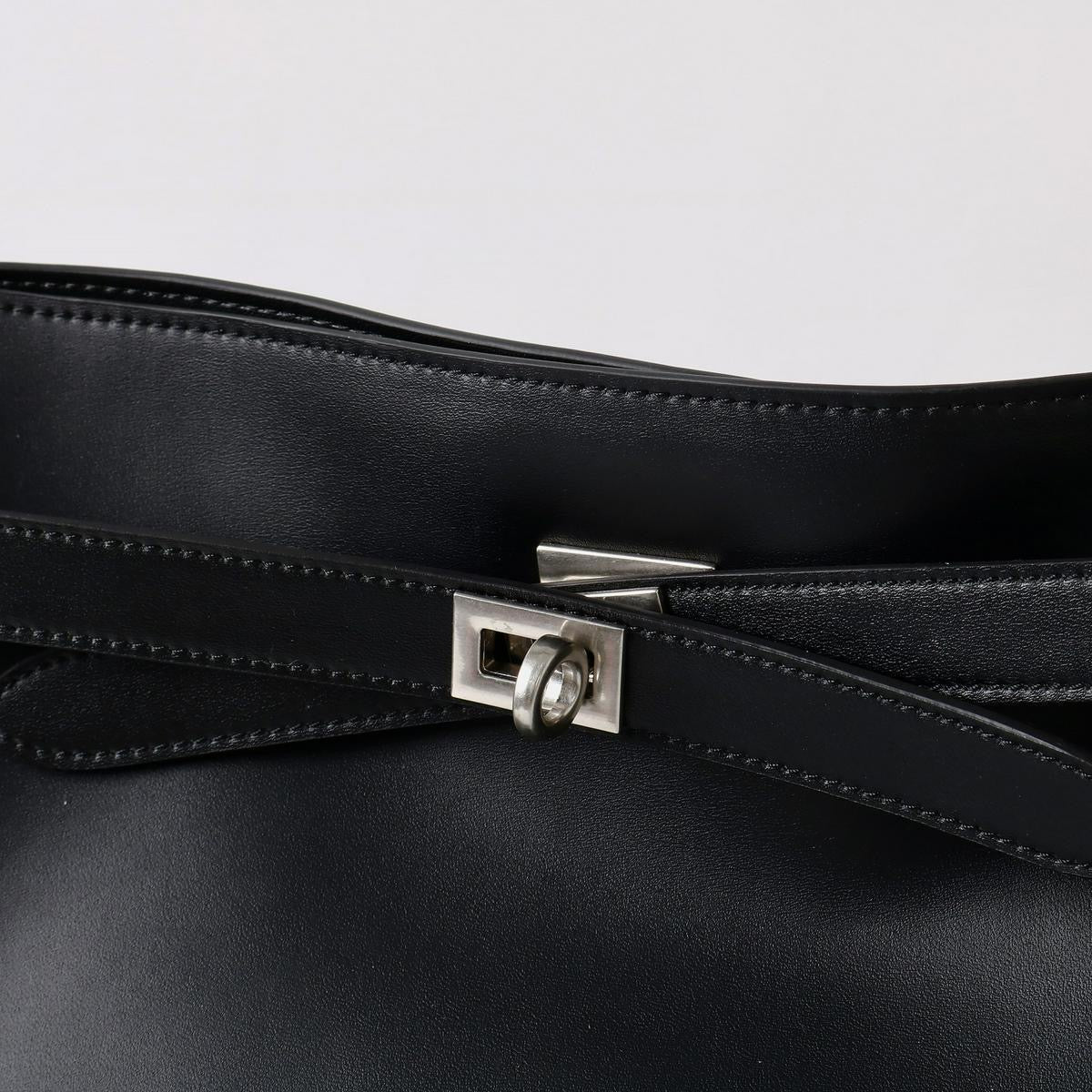 The Solenne Shoulder Bag in Pure Leather