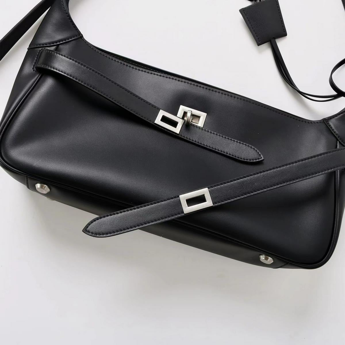 The Solenne Shoulder Bag in Pure Leather