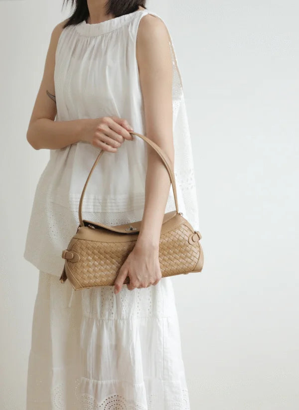 Linea Intrecciata bag in pure leather