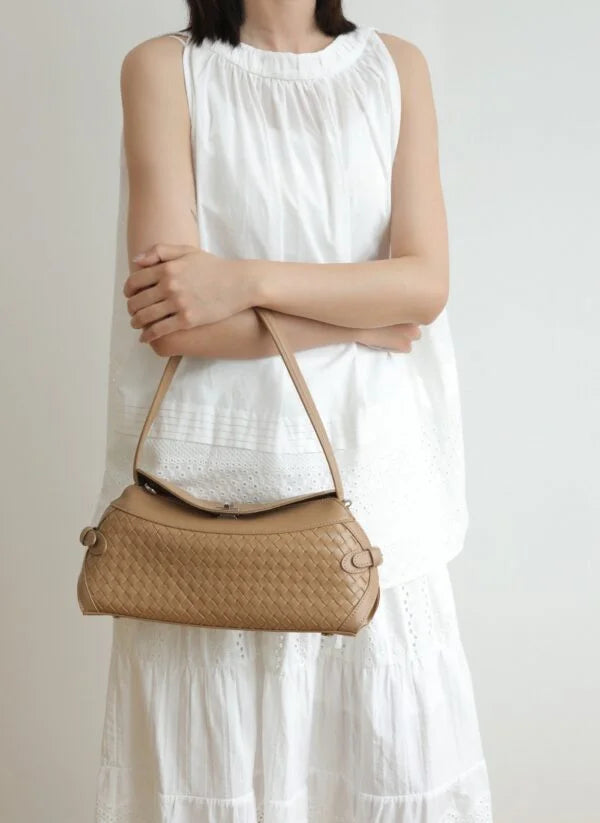 Linea Intrecciata bag in pure leather