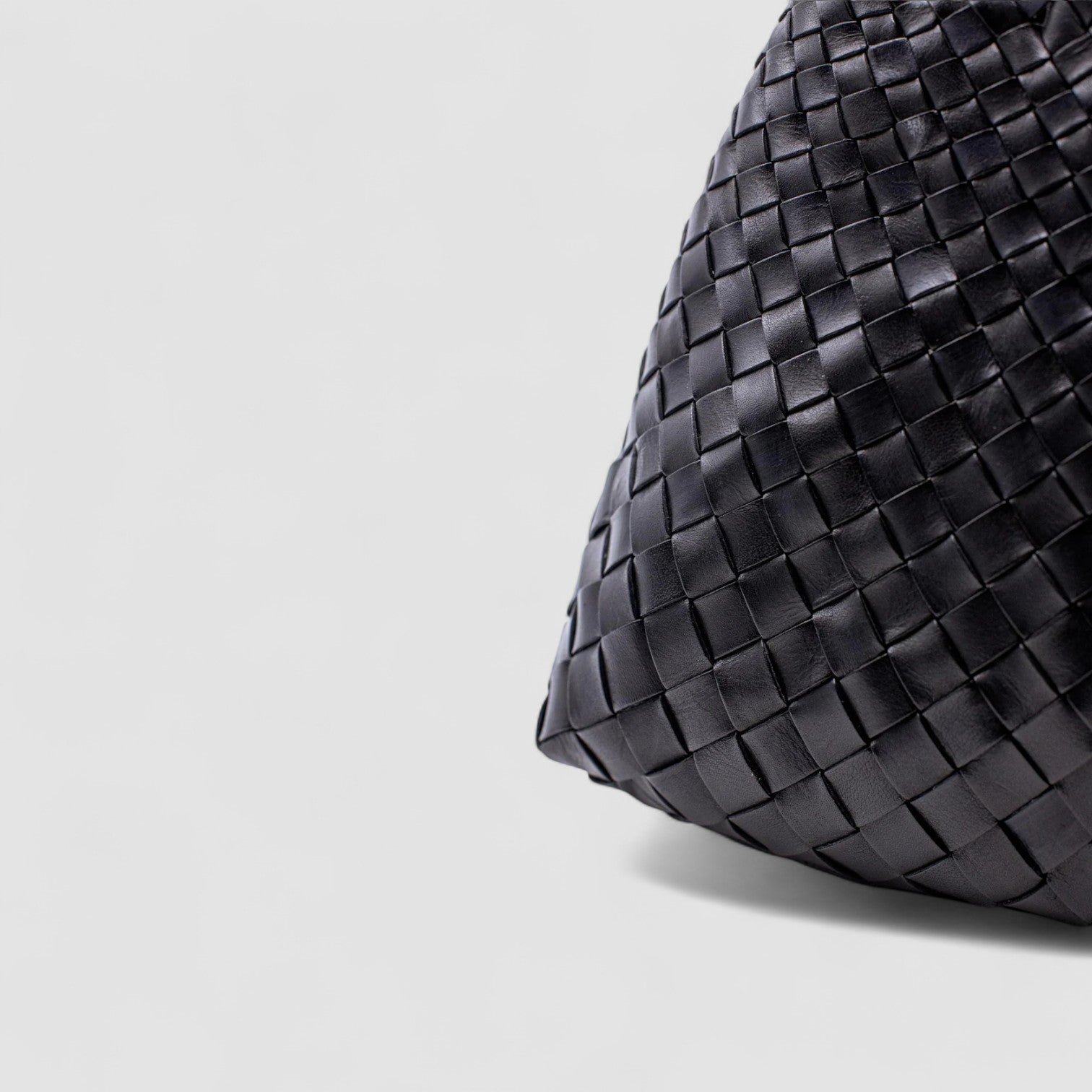 Corda Handbag in Pure Leather