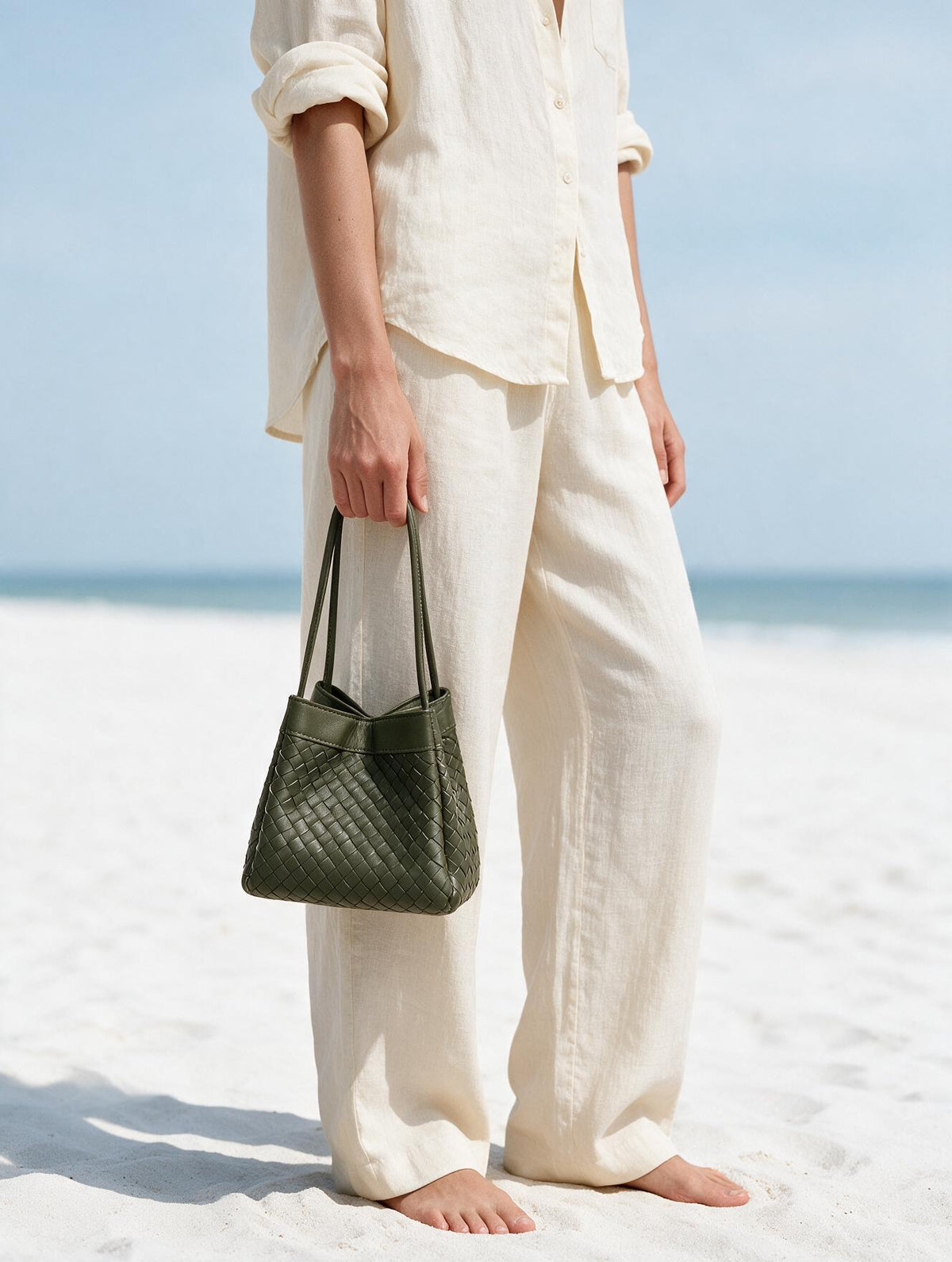 Luna Handbag in Pure Leather - 2 in 1 silhouette